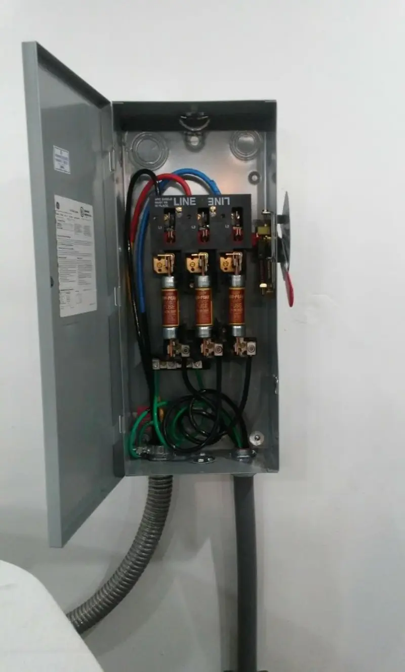 Three-phase disconnect switch installed for Electrical Wiring & Rewiring in Mena